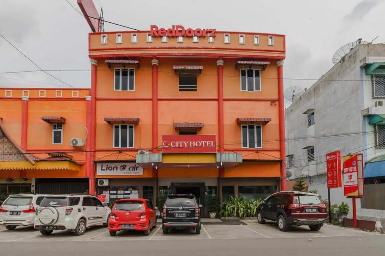 Hotel Reddoorz @ Pematangsiantar Extérieur photo